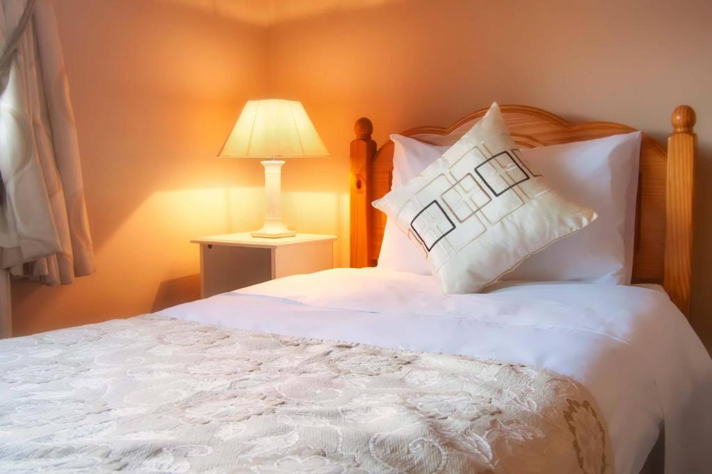 Mccarthy'S Lodge B&B Westport Rum bild