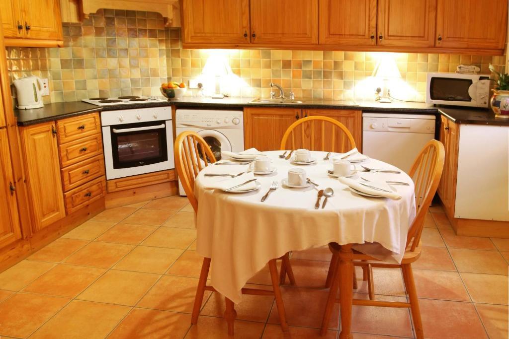 Mccarthy'S Lodge B&B Westport Exteriör bild